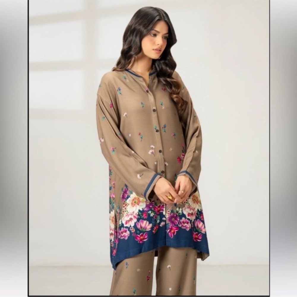 Floral Printed Tan Outfit with Navy Details 2Pc - Picture 3 of 7